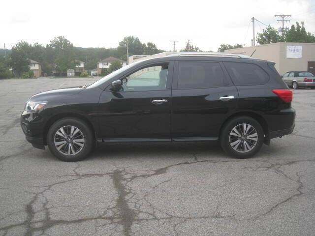 Used 2017 Nissan Pathfinder SV w/ SV Cold Weather Package AWD/4WD image 8