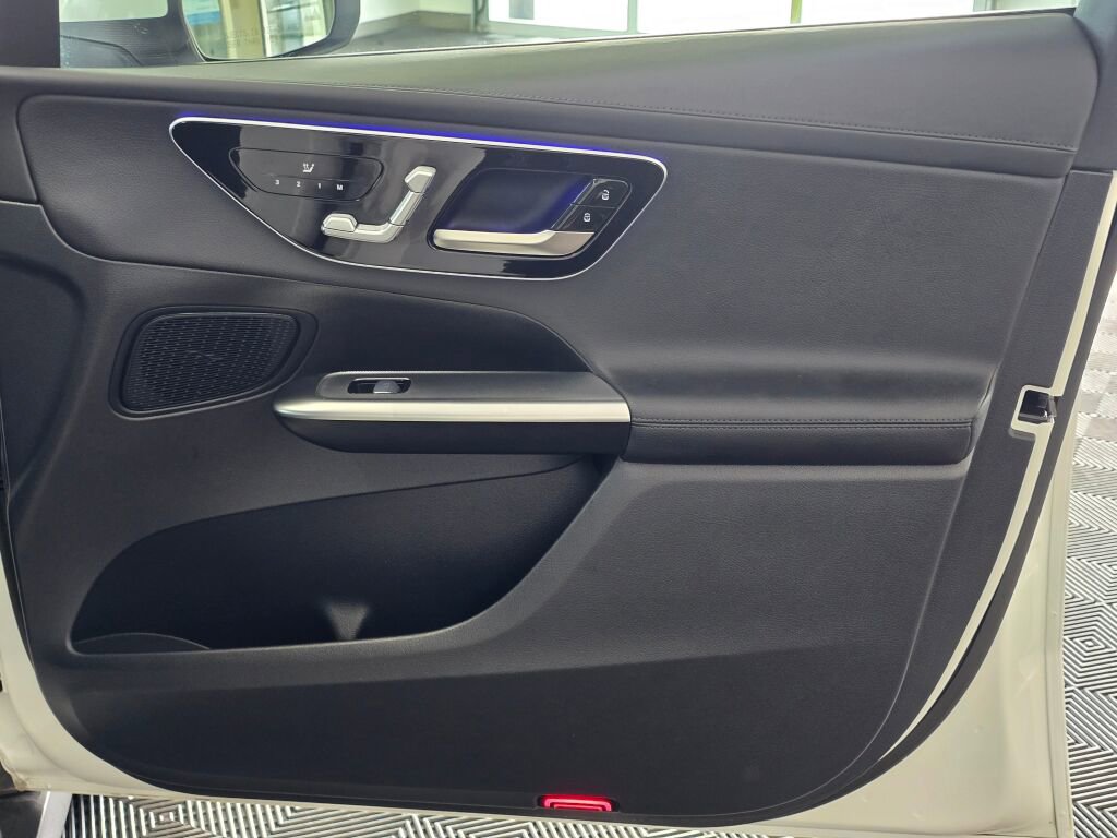 Used 2024 Mercedes-Benz GLC 300 4MATIC image 41