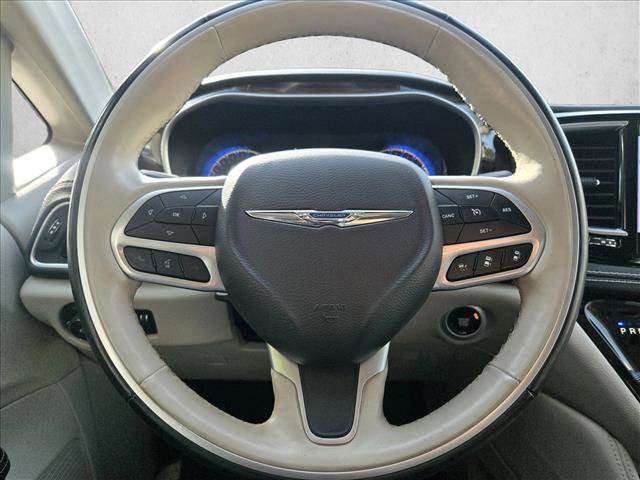 Used 2021 Chrysler Pacifica Limited image 18