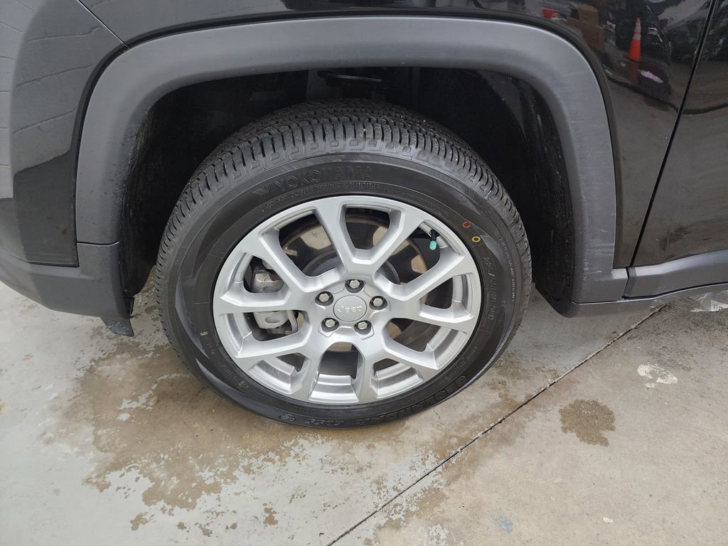 Used 2023 Jeep Compass Latitude AWD/4WD image 34