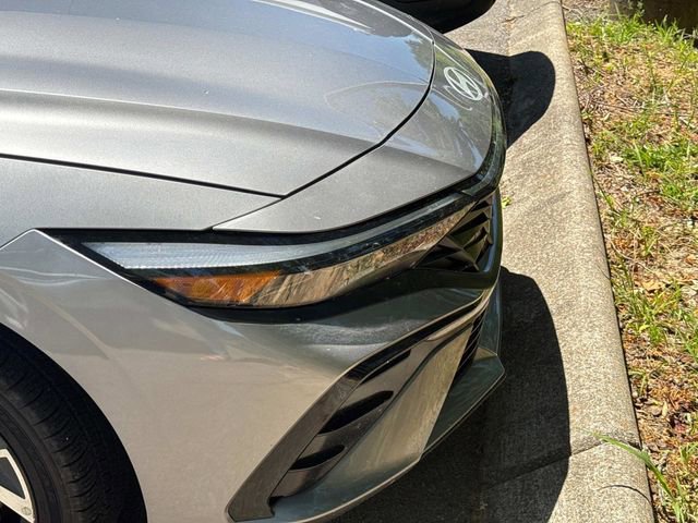 Used 2025 Hyundai Elantra SEL FWD image 5
