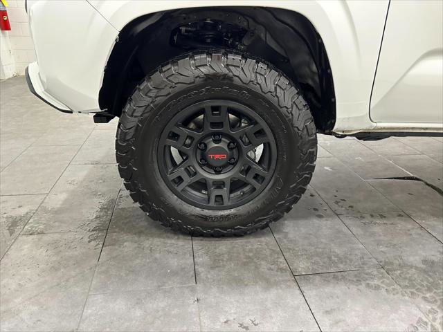 Certified 2022 Toyota Tacoma SR AWD/4WD image 12