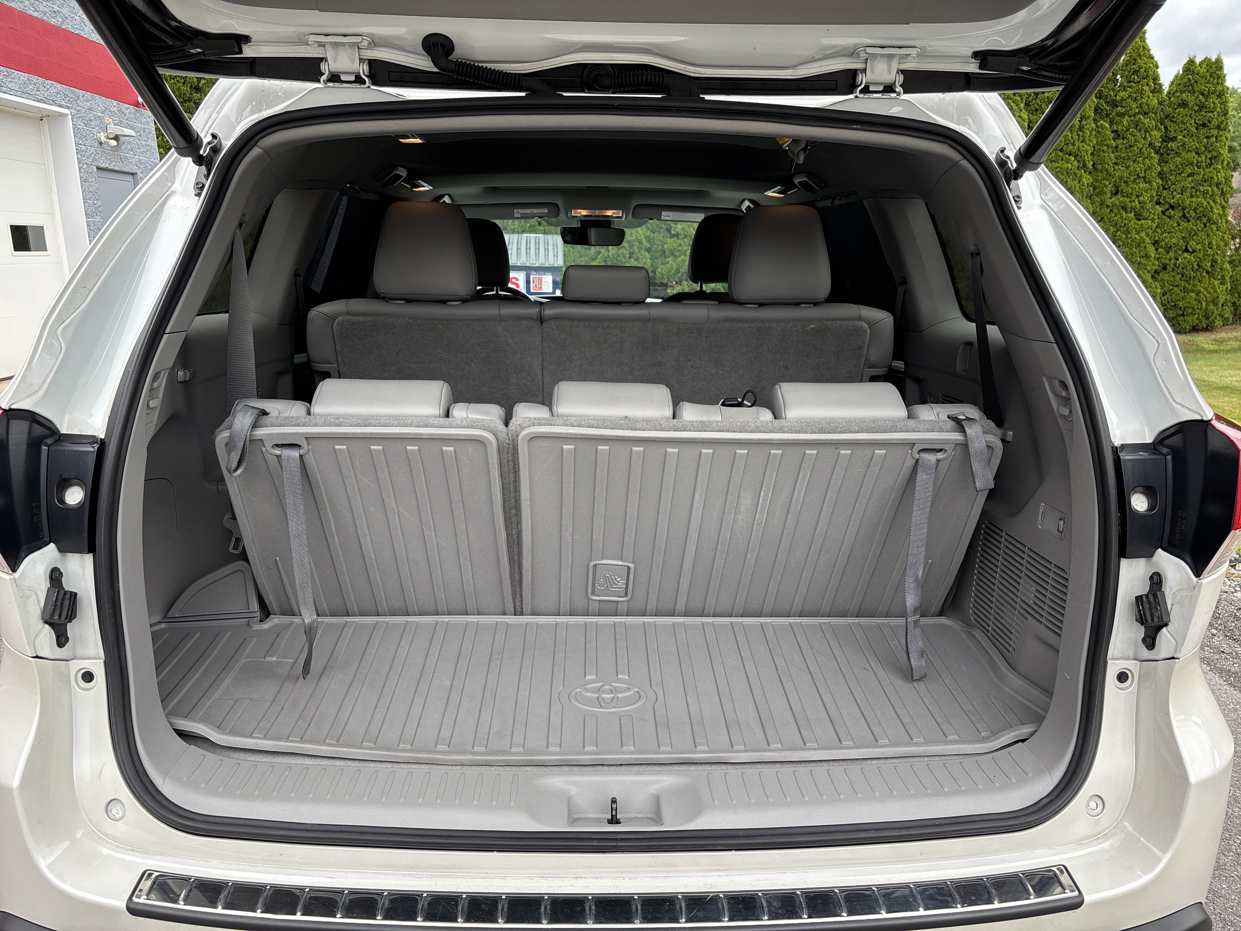 Used 2019 Toyota Highlander XLE AWD/4WD video 5