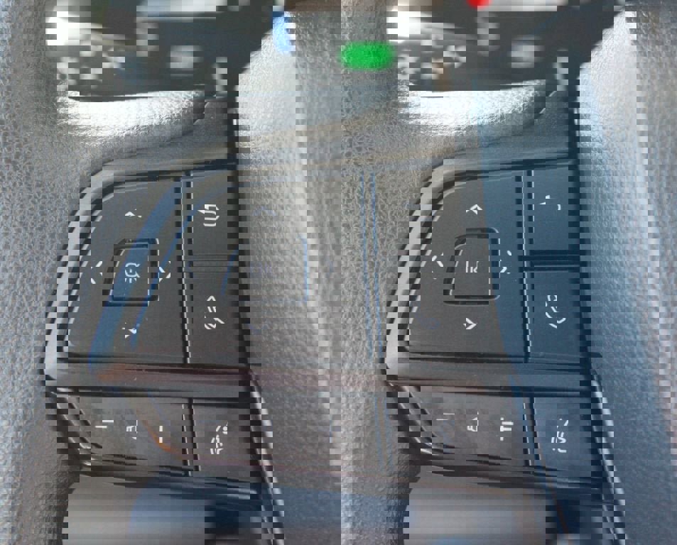 Used 2025 Toyota Sienna LE image 9