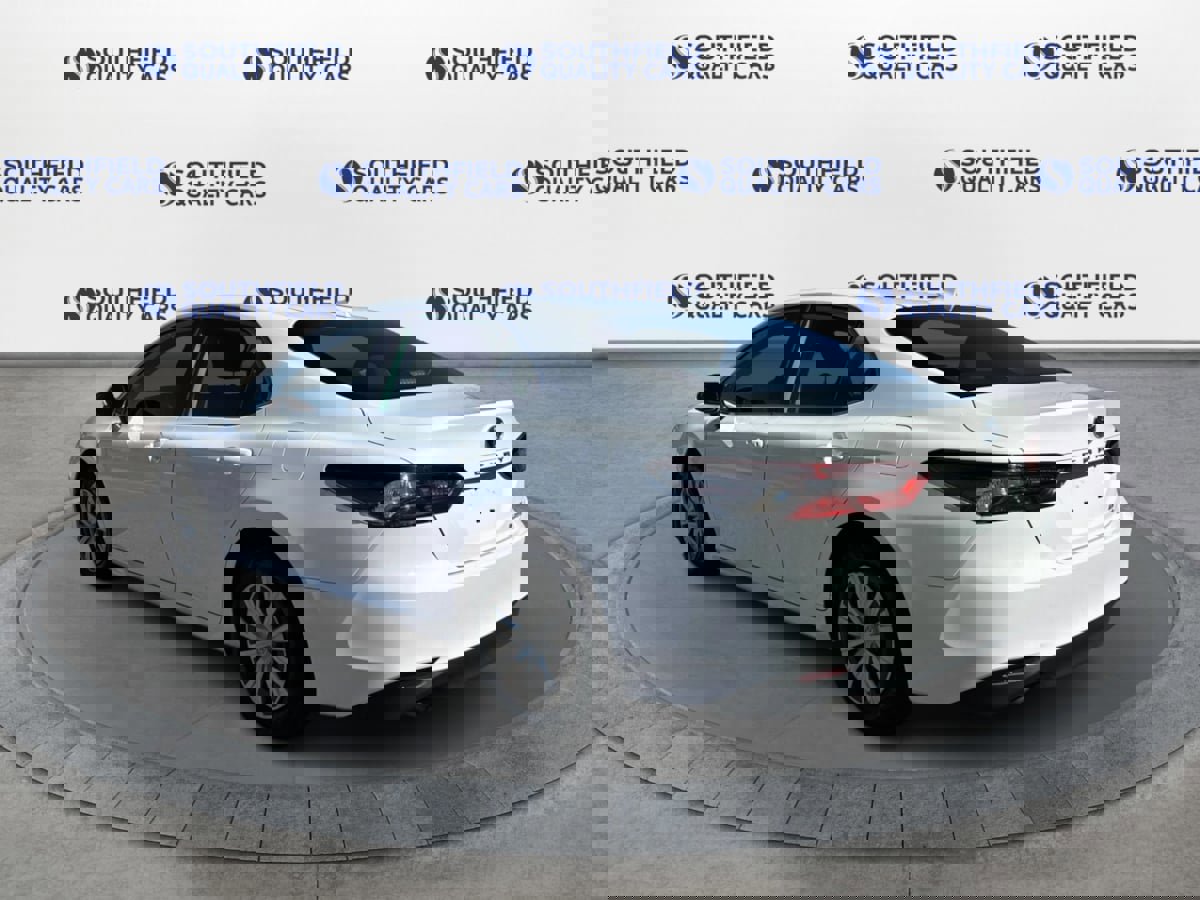 Used 2023 Toyota Camry LE image 4