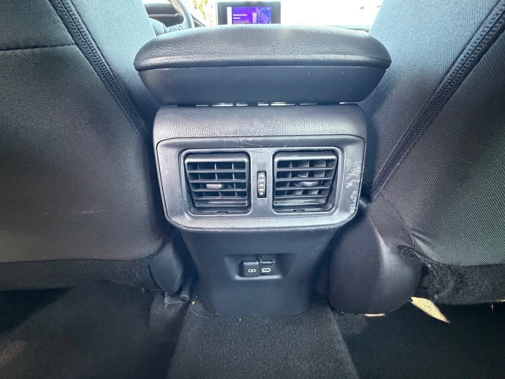 Used 2025 Toyota RAV4 XLE AWD/4WD image 33