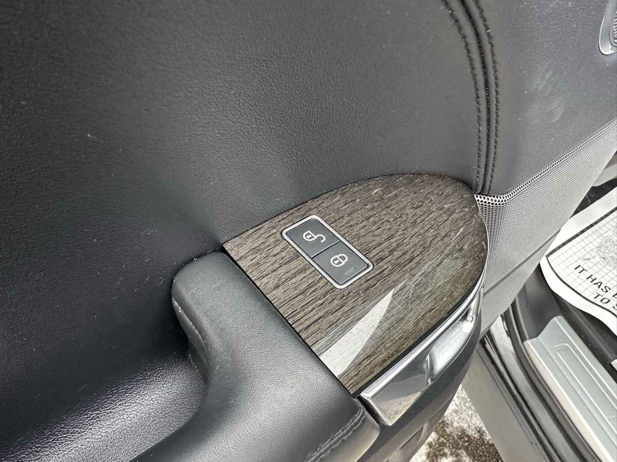 Used 2016 Land Rover Range Rover Sport HSE image 40