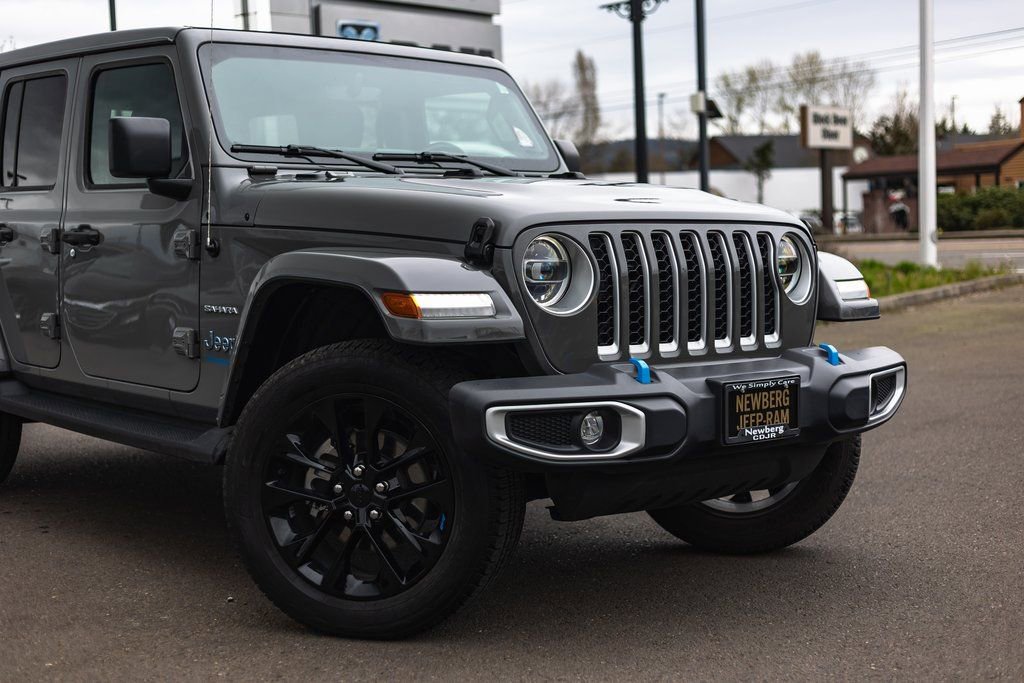 Used 2022 Jeep Wrangler Unlimited Sahara w/ Cold Weather Group image 3