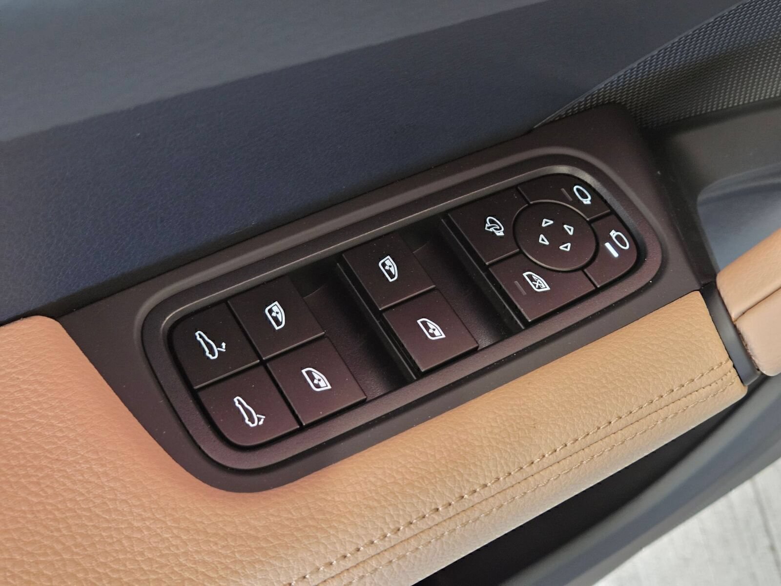 Certified 2026 Porsche Cayenne AWD/4WD image 15