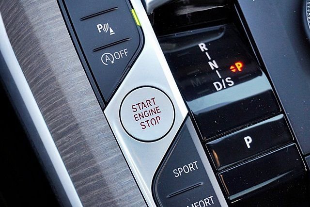 Used 2025 BMW 330i xDrive Sedan w/ Convenience Package image 31