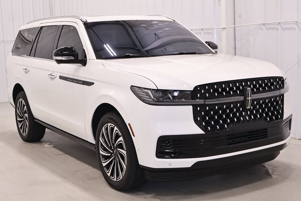 Used 2025 Lincoln Navigator Black Label image 3