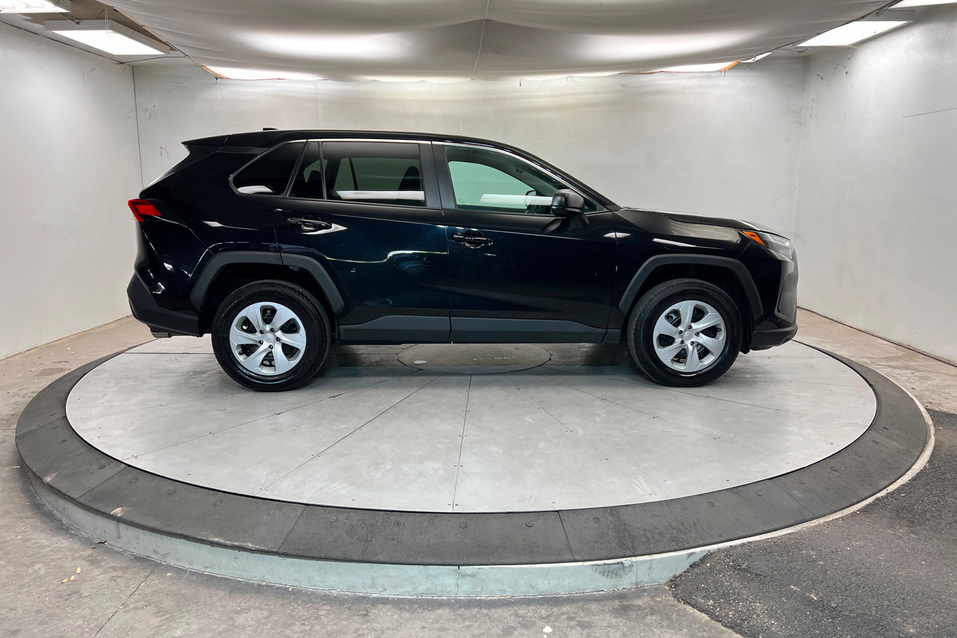 Used 2024 Toyota RAV4 LE image 7