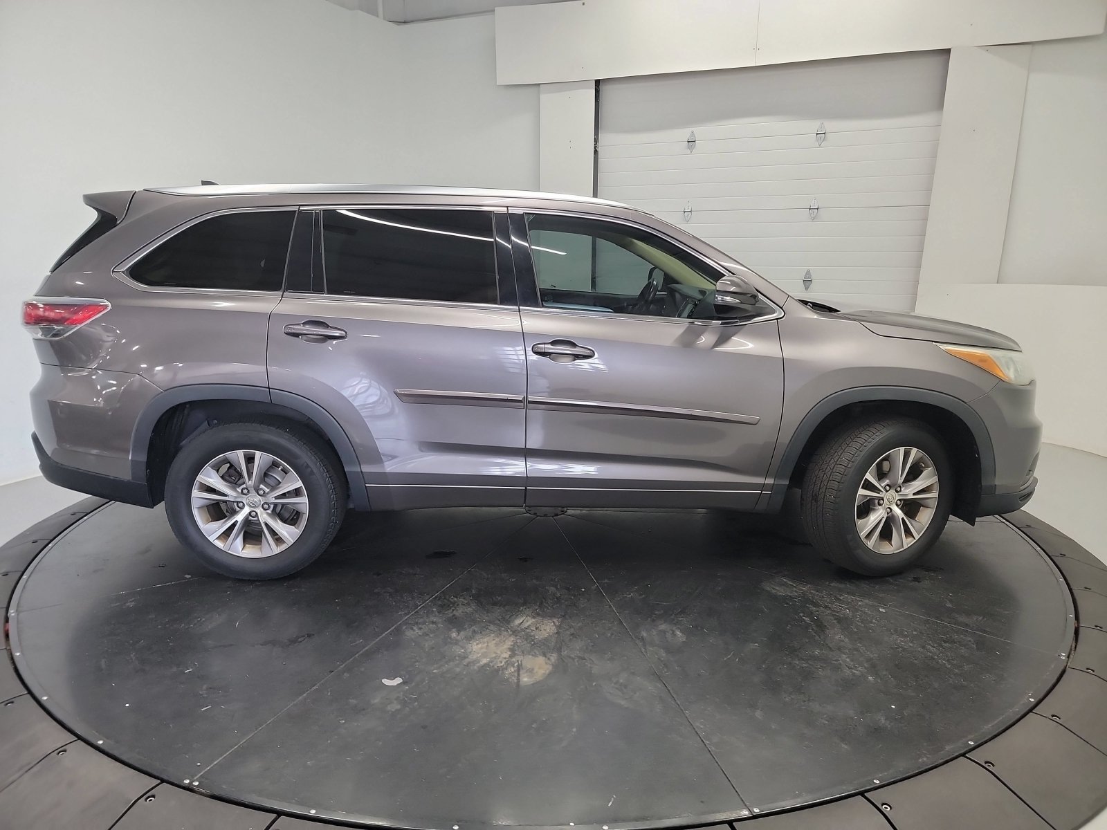 Used 2015 Toyota Highlander XLE FWD image 11
