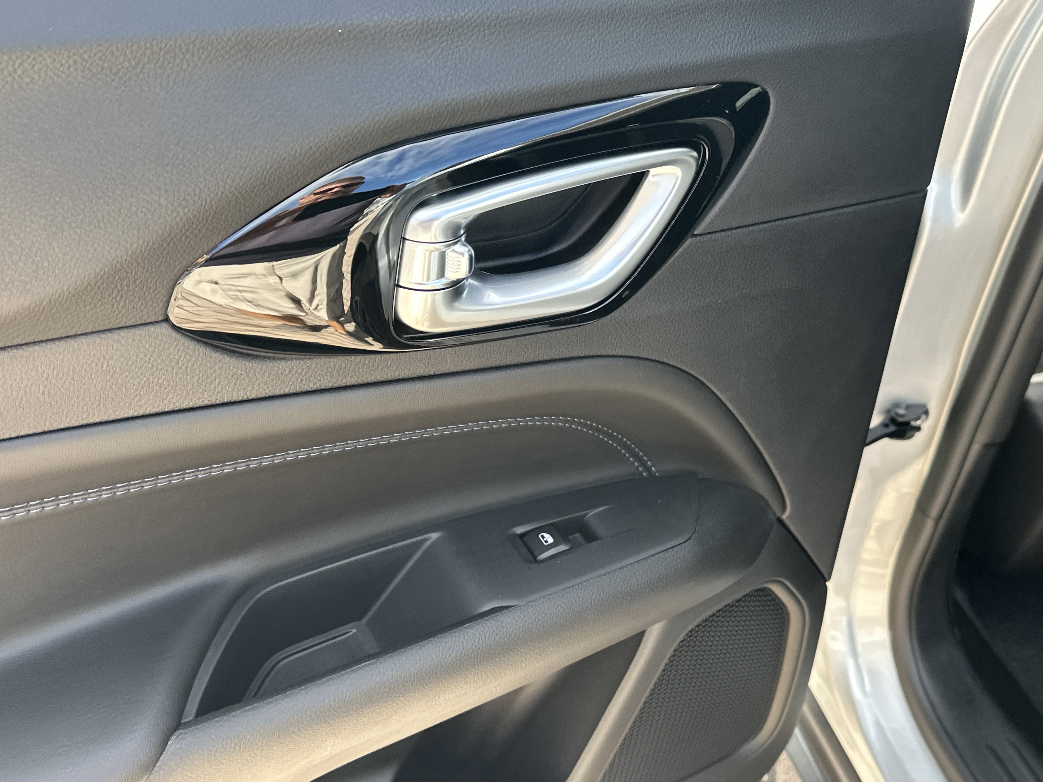 New 2026 Jeep Compass Latitude image 12