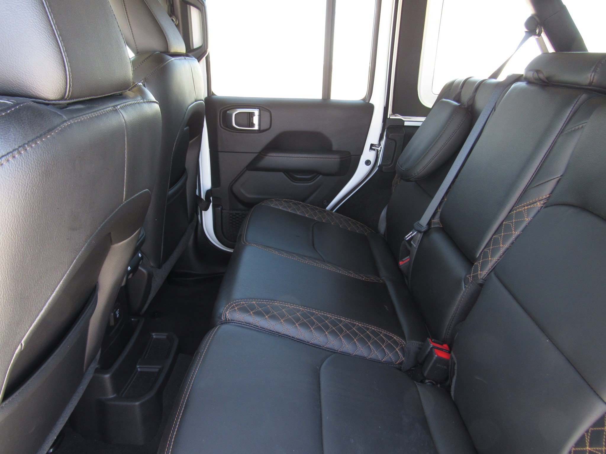Used 2023 Jeep Wrangler Unlimited Sahara AWD/4WD image 13