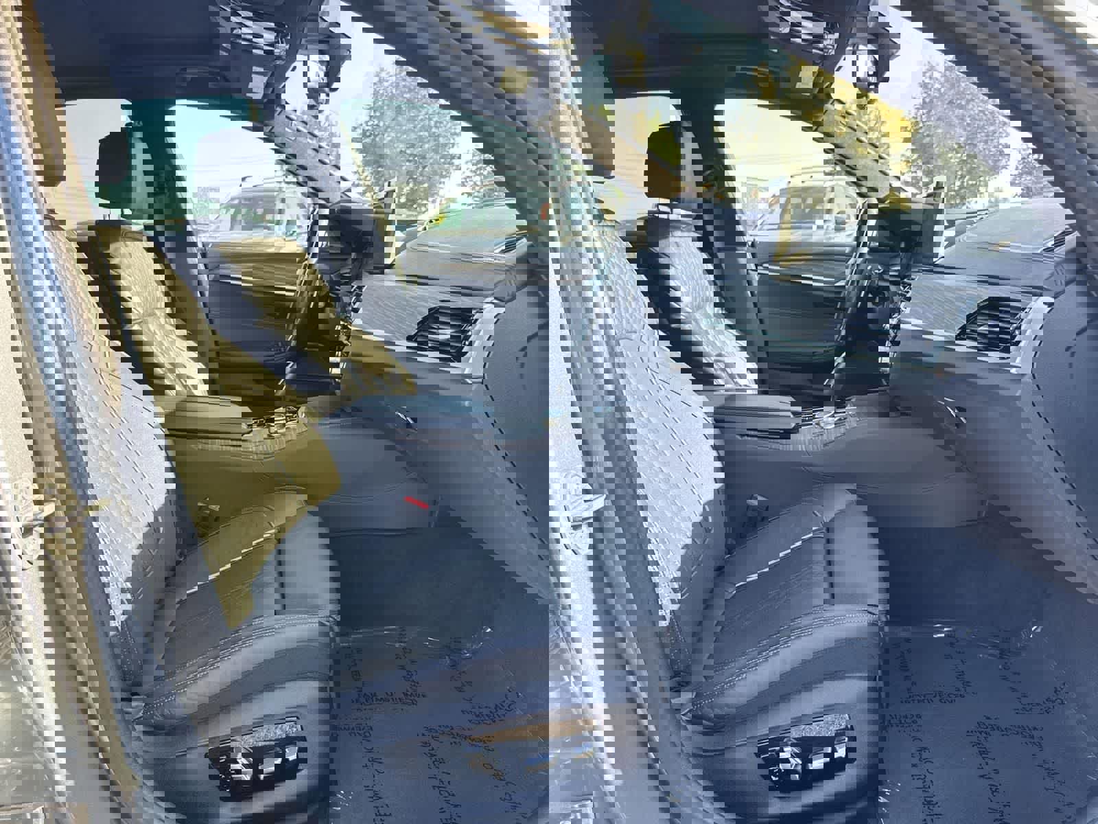 Used 2022 BMW M550i xDrive w/ Dynamic Handling Package image 39