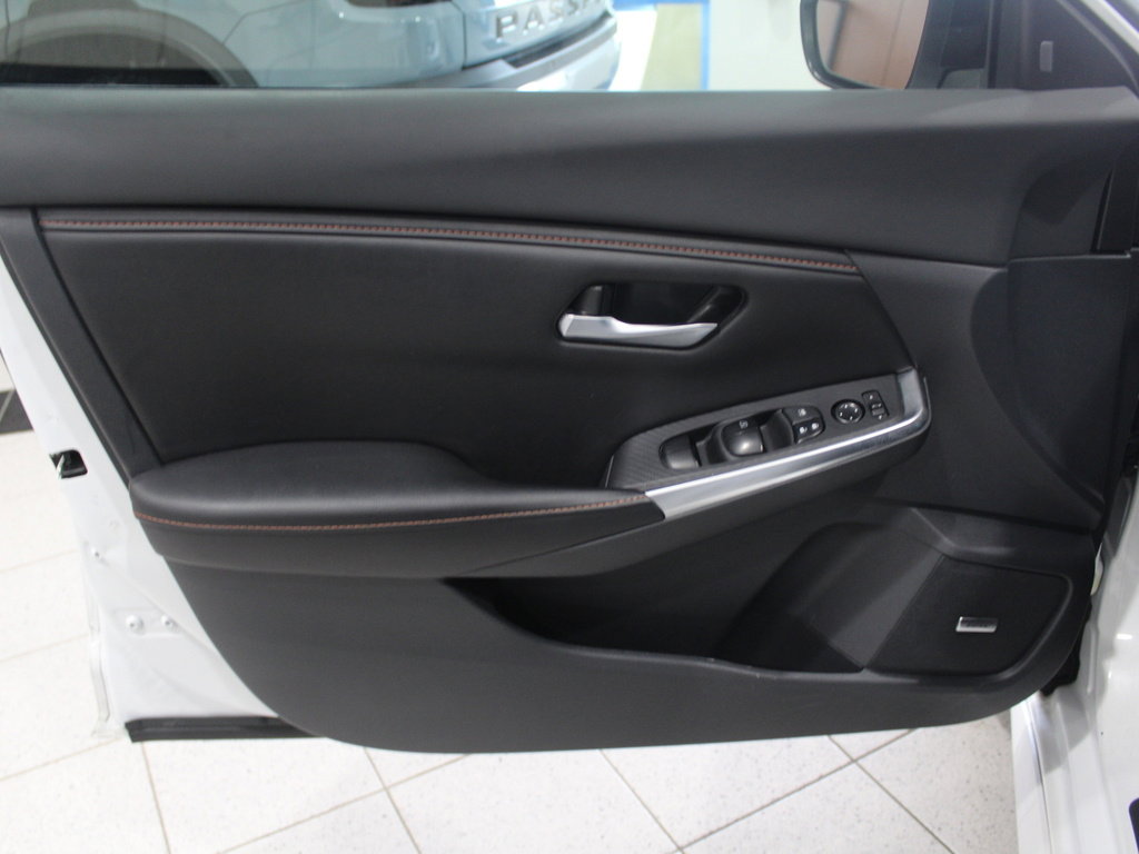 Used 2022 Nissan Sentra SR w/ SR Premium Package image 17