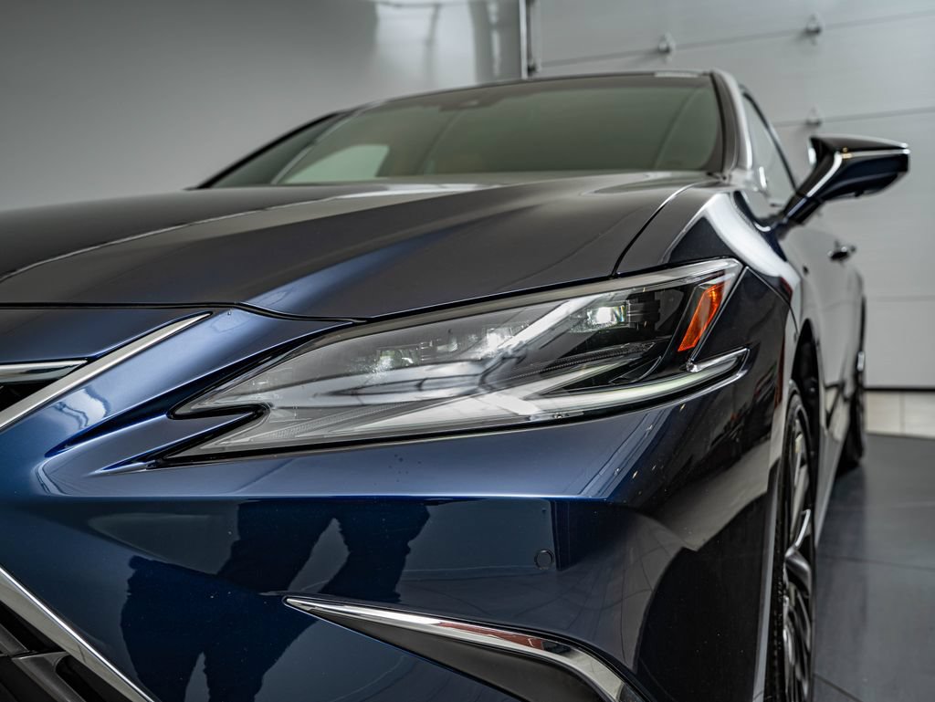 Certified 2025 Lexus ES 300h Ultra Luxury w/ Accessory Package (Z2) FWD image 13