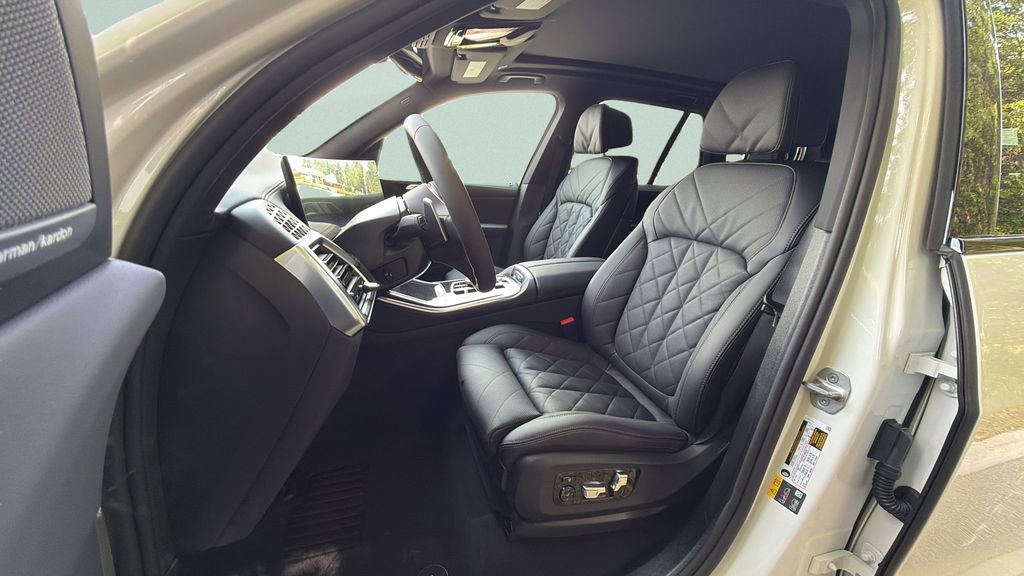 New 2026 BMW X5 xDrive50e w/ M Sport Package AWD/4WD image 10