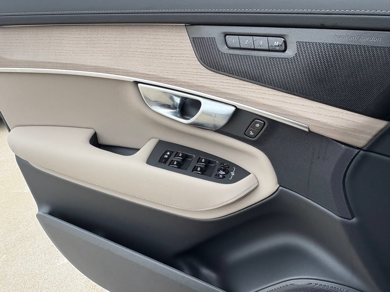 New 2026 Volvo XC90 B6 Plus AWD/4WD image 18