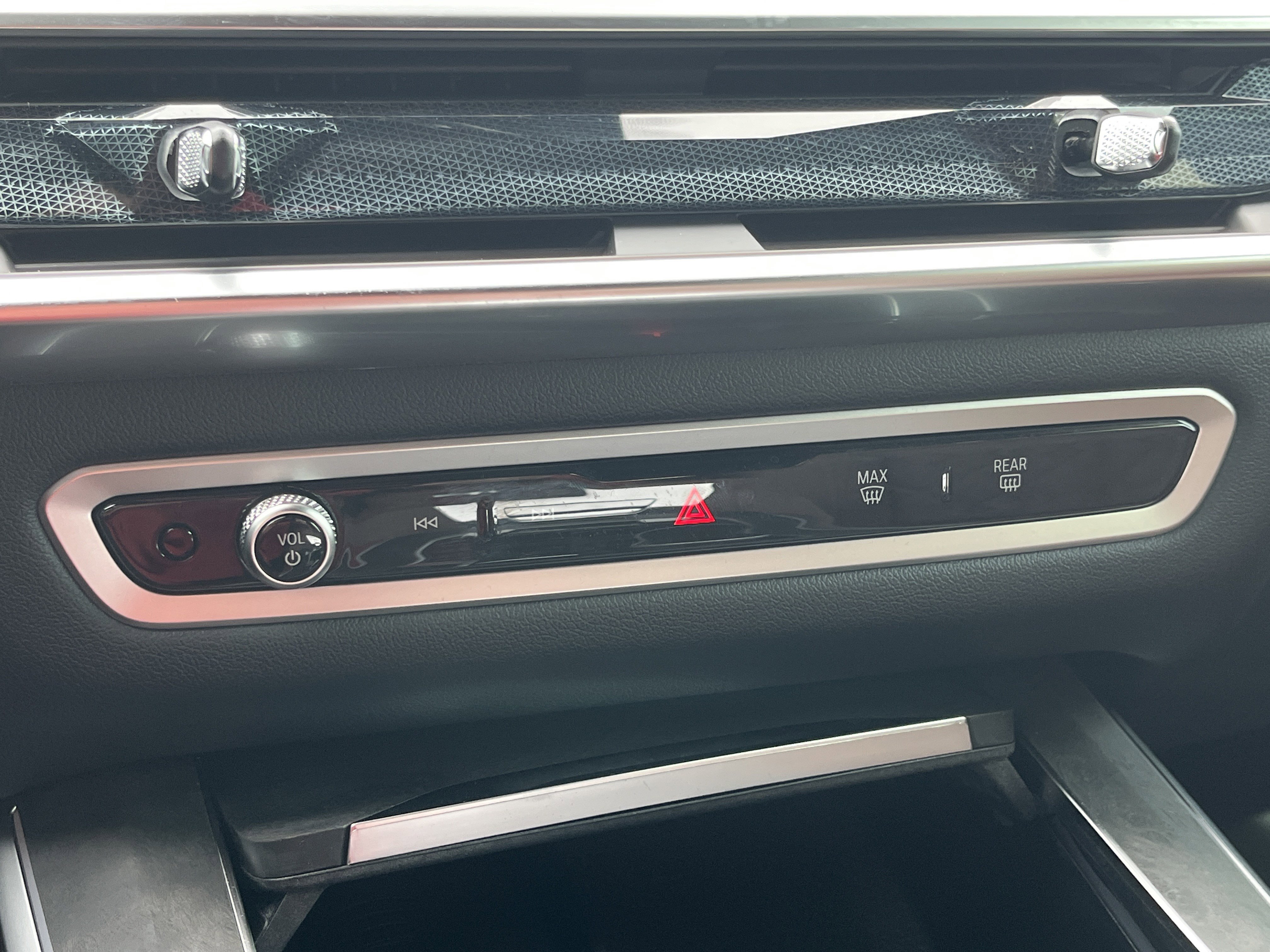 New 2026 BMW X5 xDrive40i w/ Climate Comfort Package AWD/4WD image 6