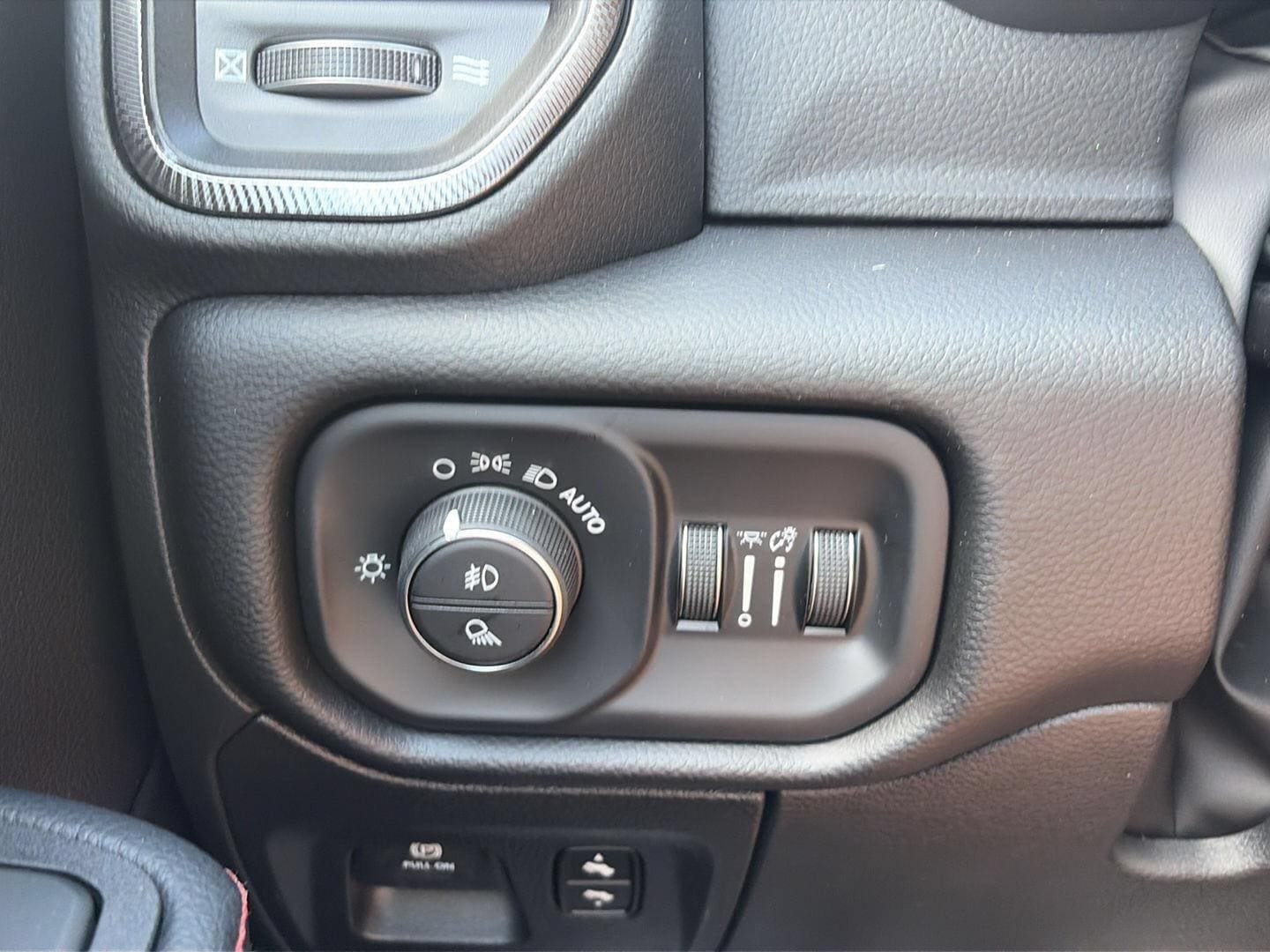 New 2026 RAM 1500 Laramie AWD/4WD image 14