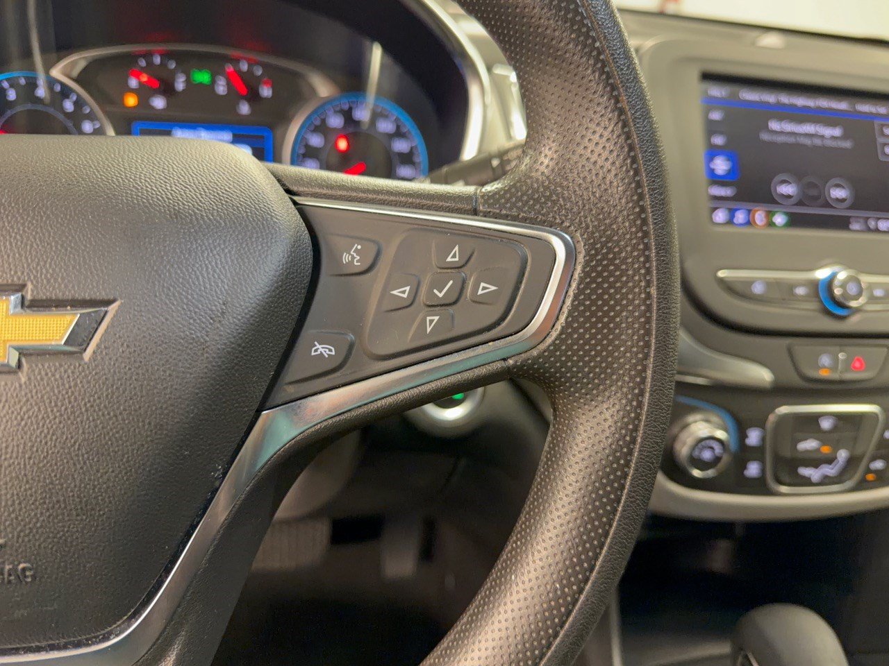 Used 2024 Chevrolet Equinox LT FWD image 19