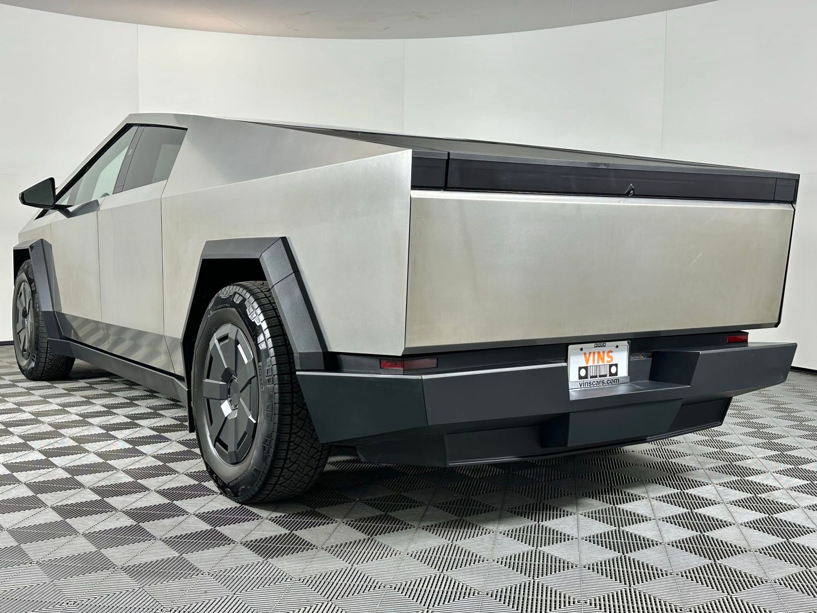 Used 2025 Tesla Cybertruck AWD Crew Cab image 41