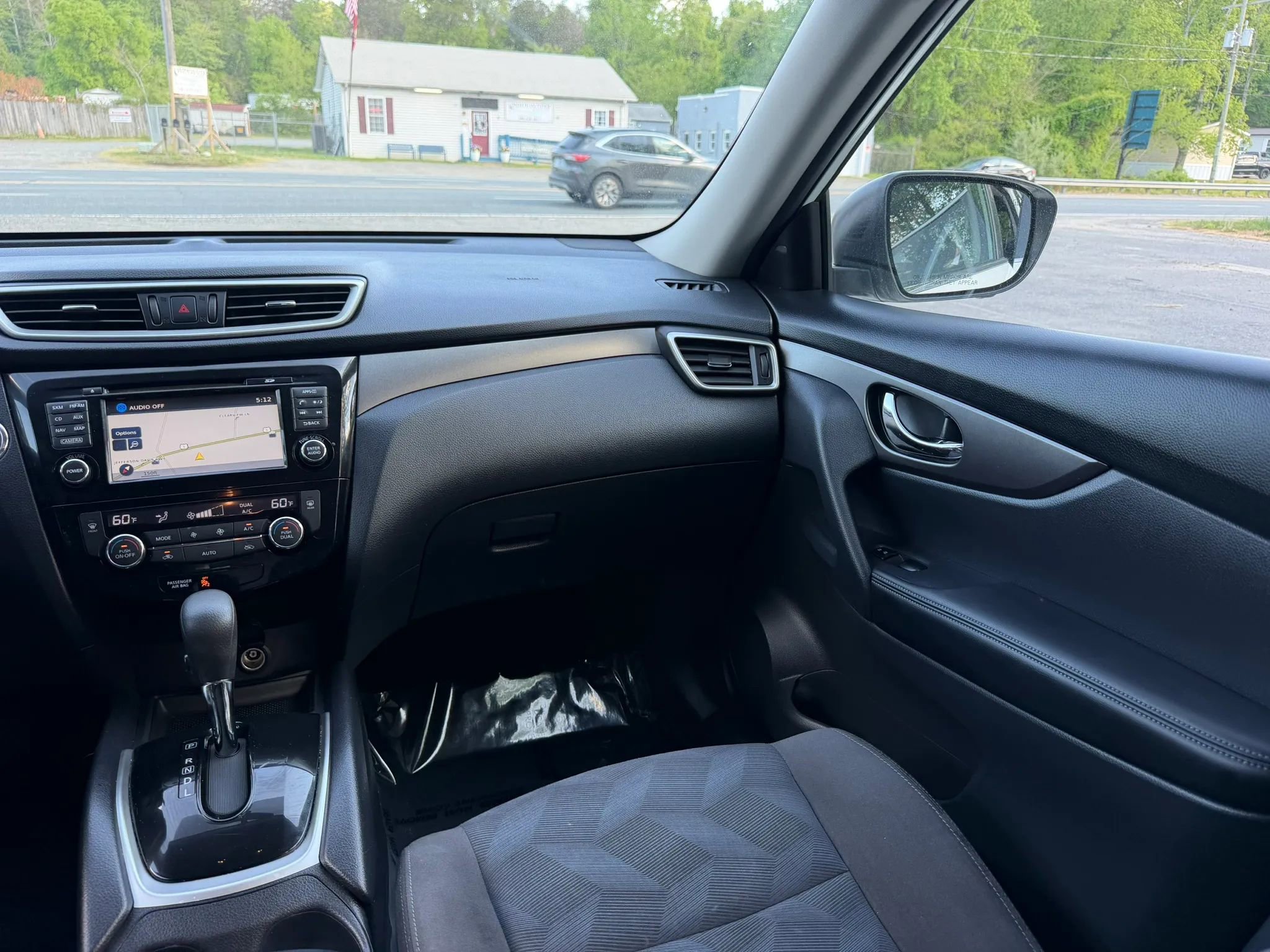 Used 2015 Nissan Rogue SV w/ SV Premium Package AWD/4WD image 30