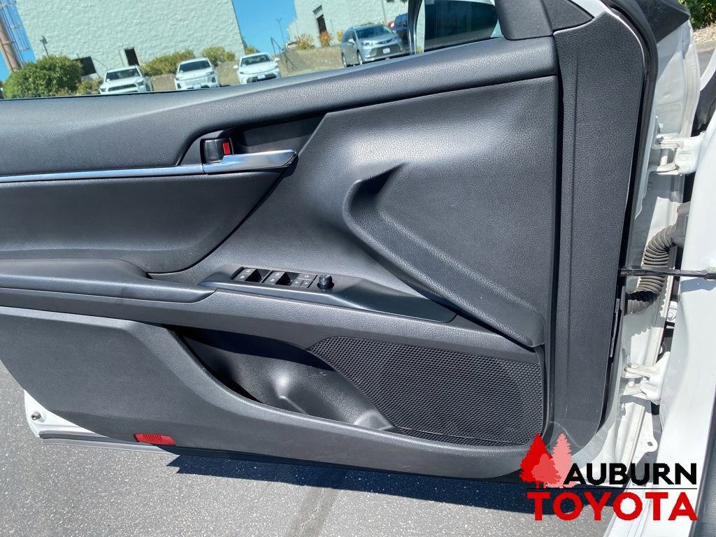 Used 2020 Toyota Camry SE FWD image 31
