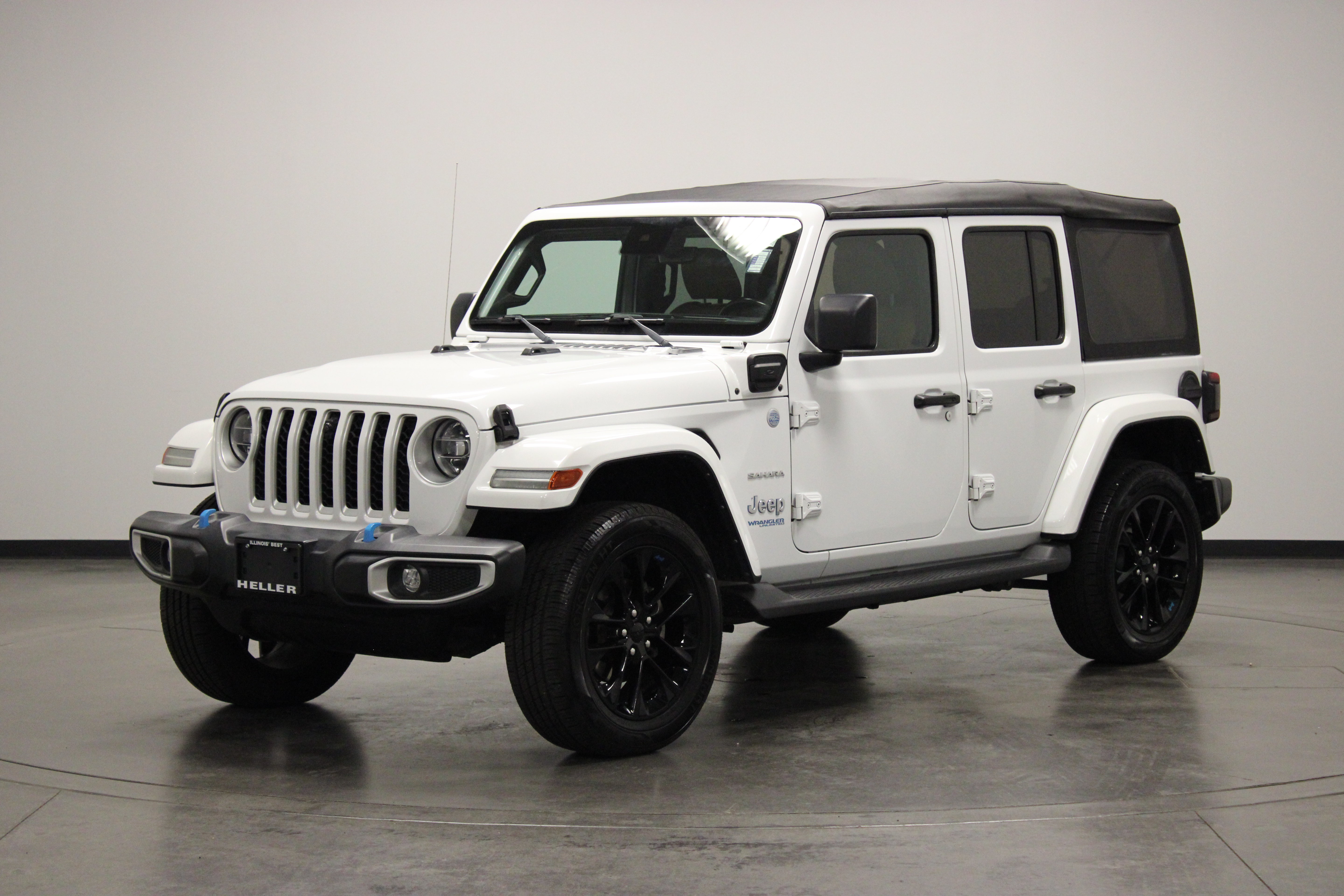 Used 2022 Jeep Wrangler Unlimited Sahara w/ Cold Weather Group AWD/4WD image 4