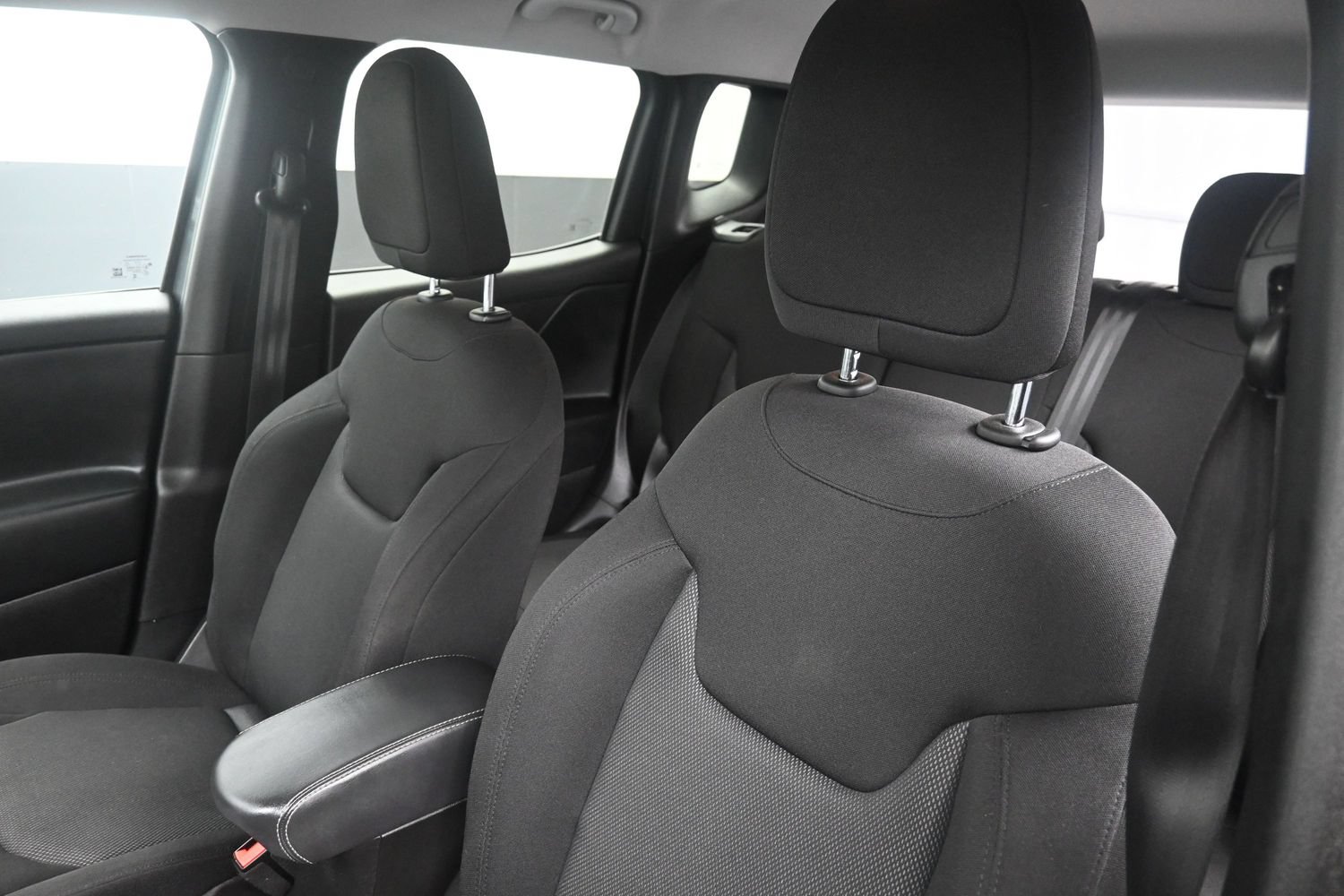 Used 2023 Jeep Renegade Latitude AWD/4WD image 17