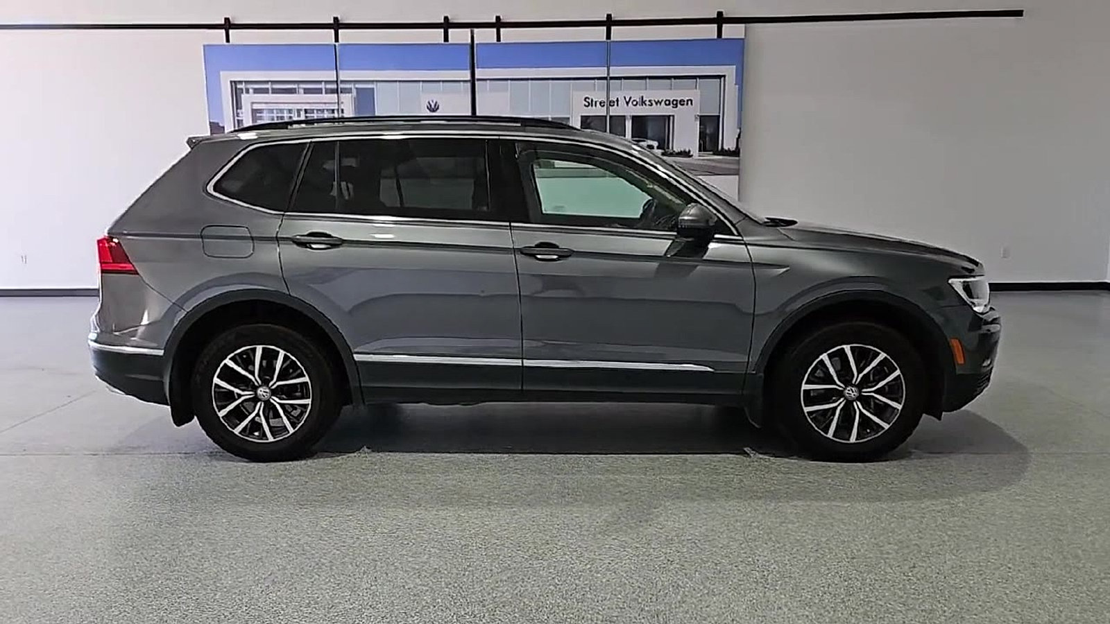 Certified 2020 Volkswagen Tiguan SE FWD image 9