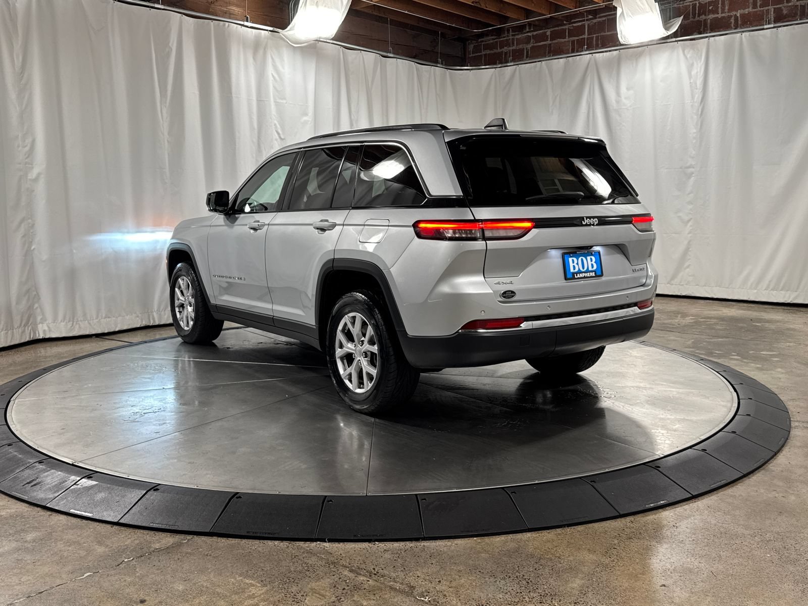 Used 2022 Jeep Grand Cherokee Limited AWD/4WD image 7