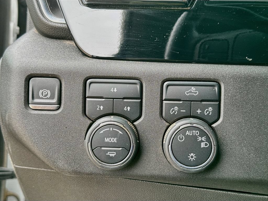 Used 2024 Chevrolet Silverado 3500 LT AWD/4WD image 17