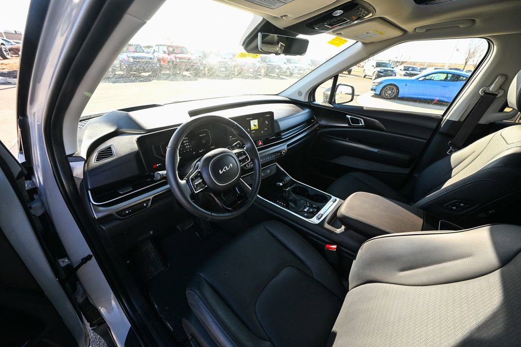 Used 2025 Kia Carnival SX Prestige image 18