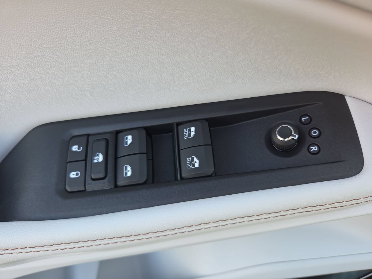 New 2026 Jeep Cherokee Overland AWD/4WD image 4