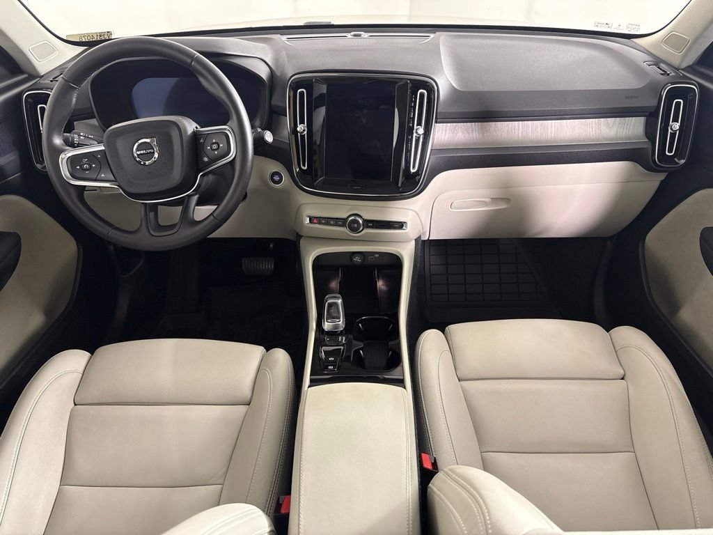 Used 2026 Volvo XC40 B5 Plus AWD/4WD image 14