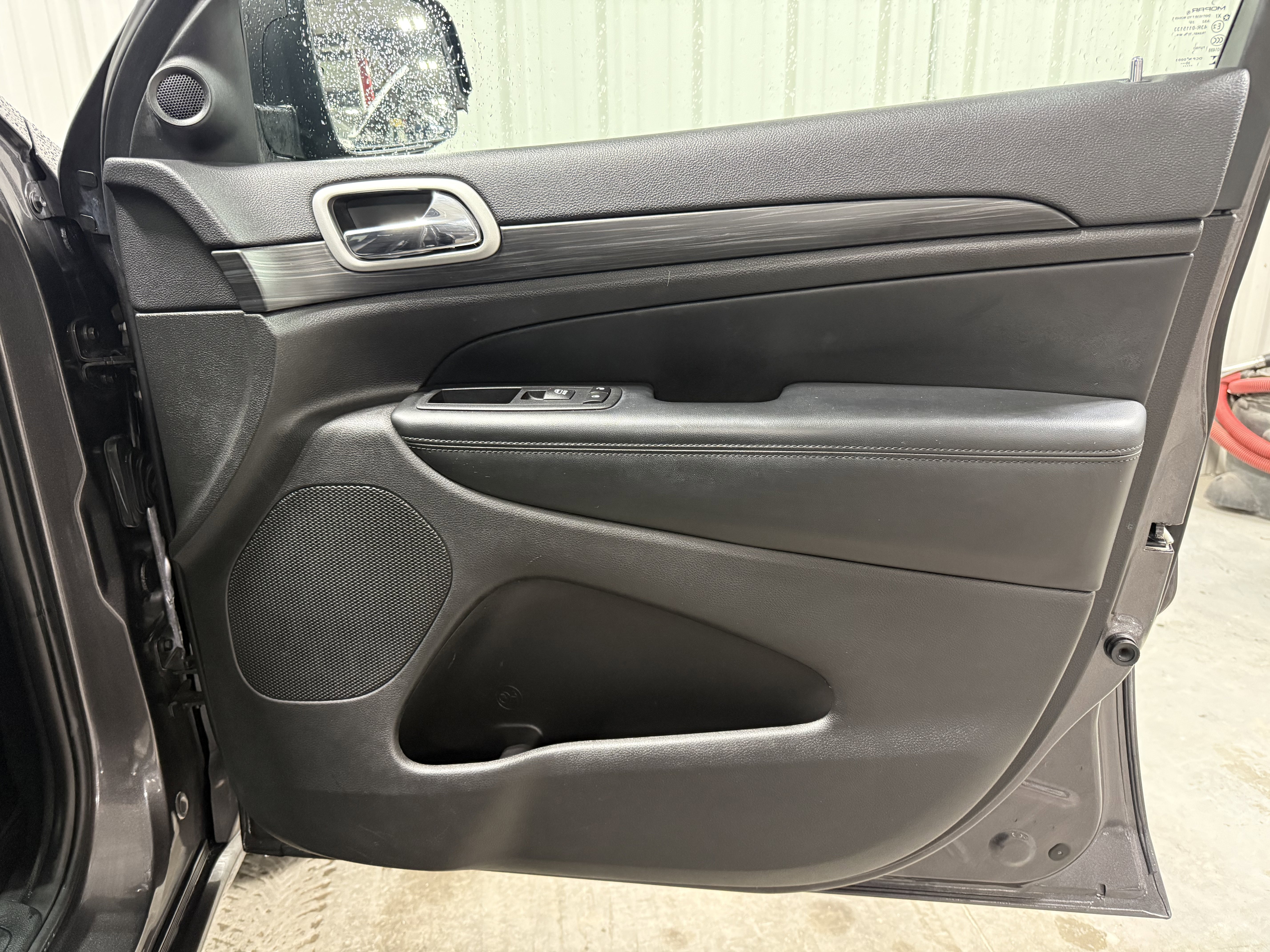 Used 2021 Jeep Grand Cherokee Laredo X RWD image 11
