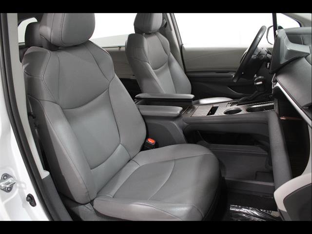 Used 2023 Toyota Sienna XLE FWD image 15