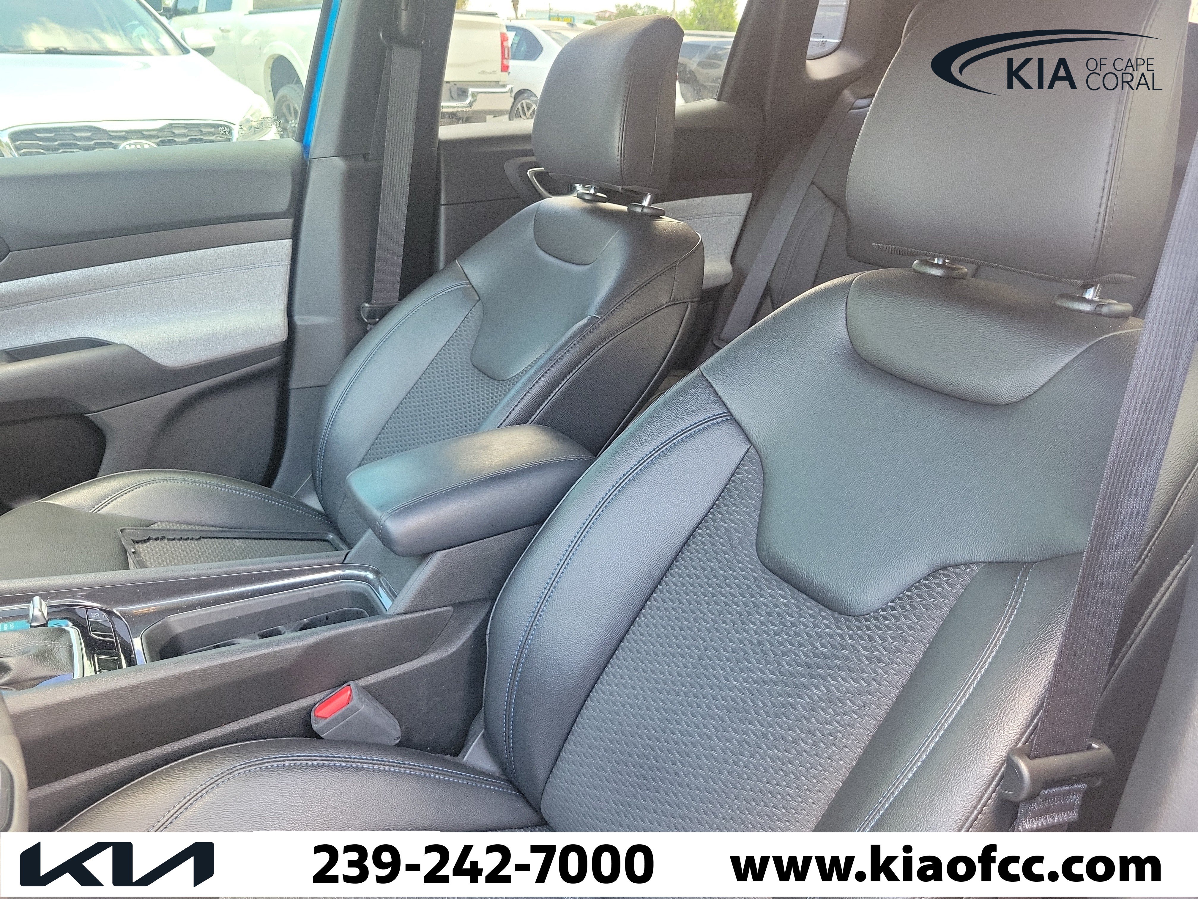 Used 2025 Jeep Compass Latitude AWD/4WD image 16