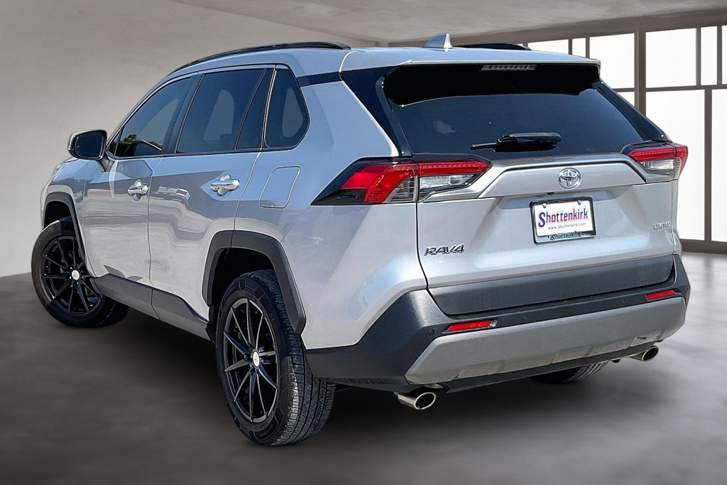 Used 2020 Toyota RAV4 Limited FWD image 4