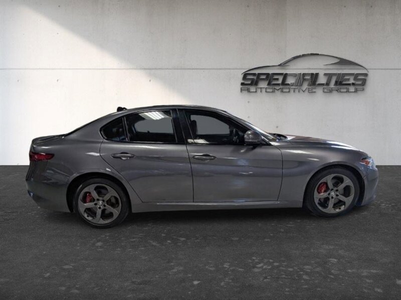Used 2017 Alfa Romeo Giulia Ti w/ TI 19" Sport Package AWD/4WD image 11