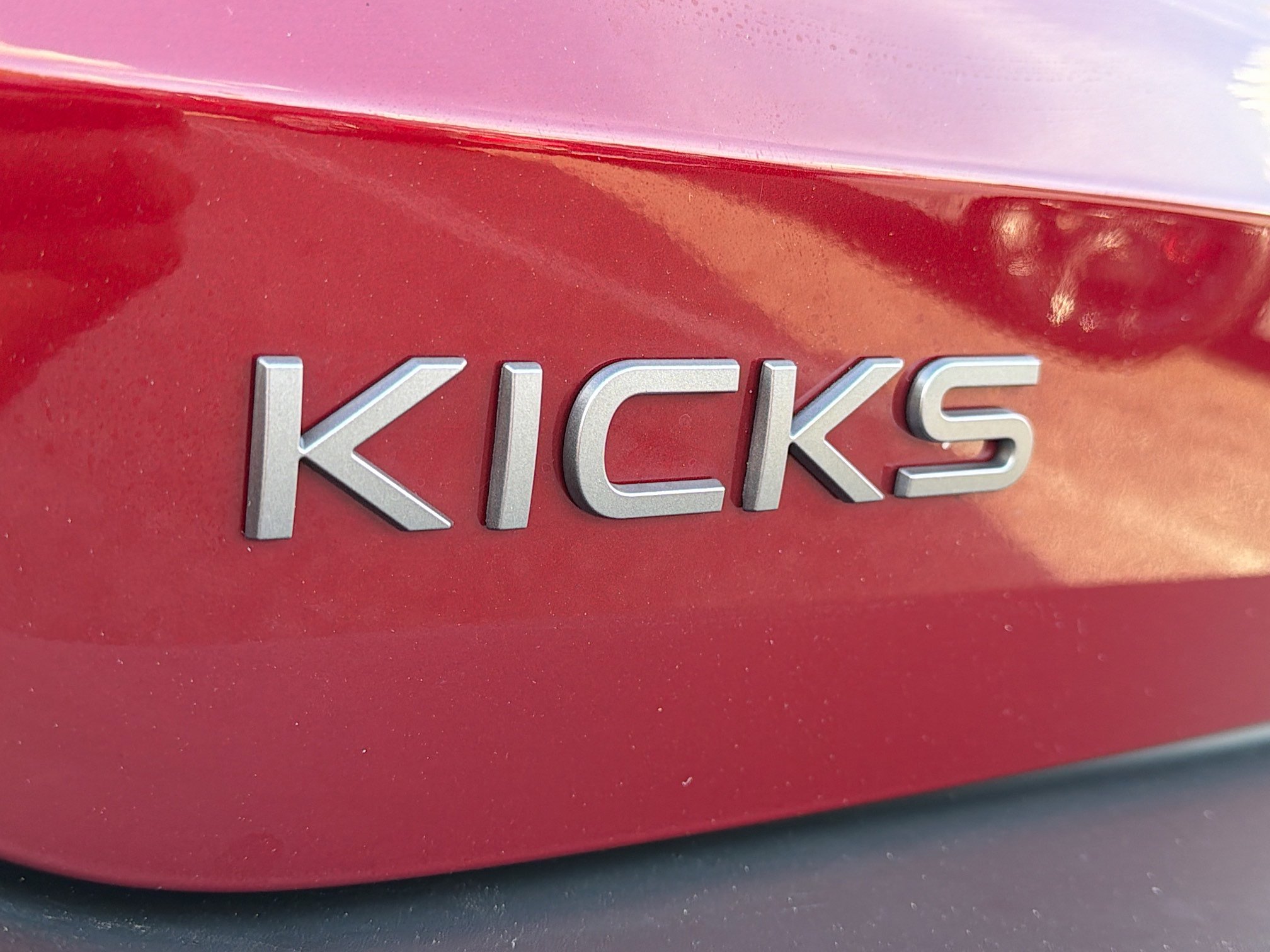 Used 2025 Nissan Kicks SR image 11