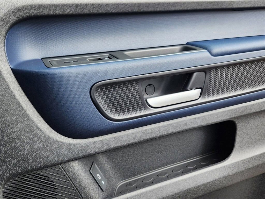 New 2025 Volkswagen ID. Buzz Pro S RWD image 17