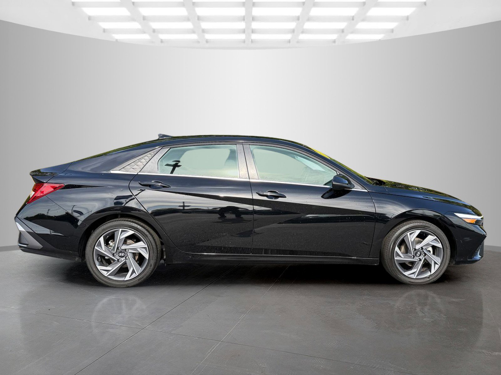 Used 2025 Hyundai Elantra Limited image 6