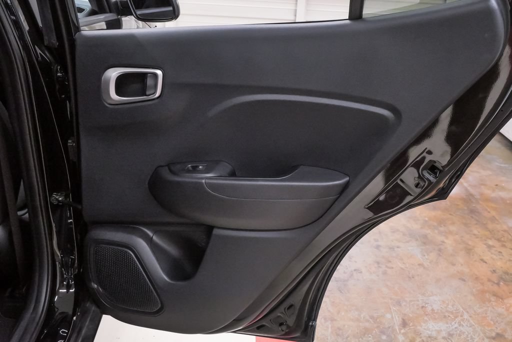 Certified 2024 Hyundai Venue SE FWD image 28