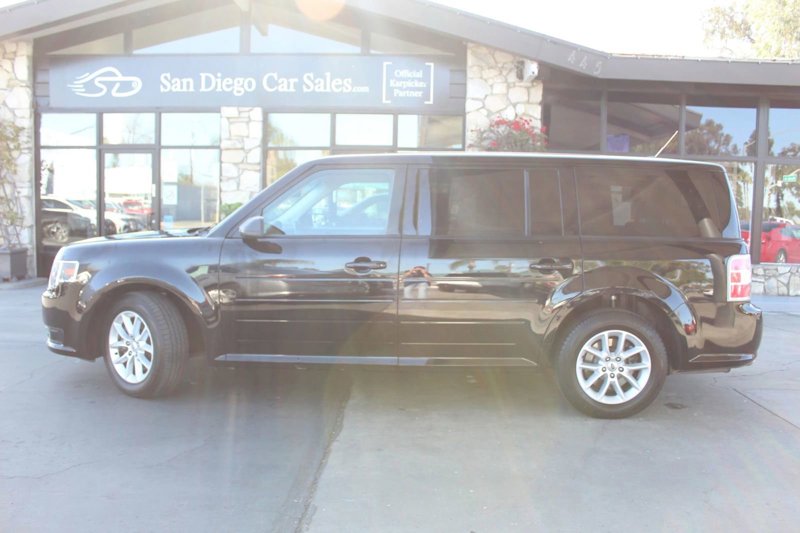 Used 2019 Ford Flex SE image 2