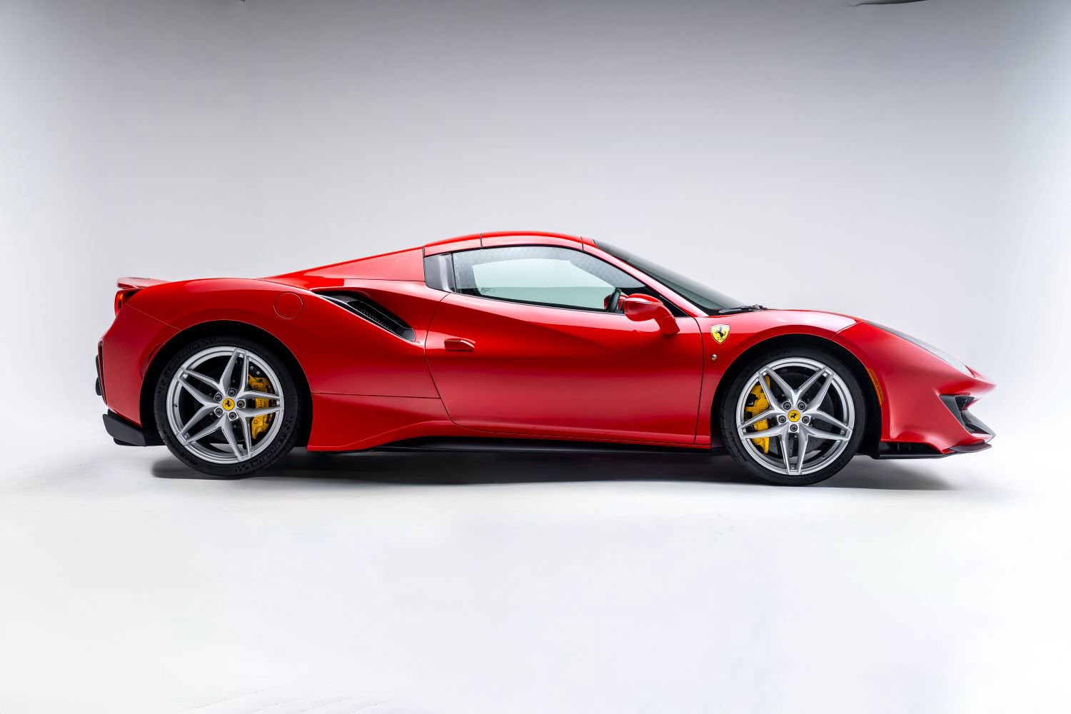 Used 2020 Ferrari 488 Pista Spider image 5