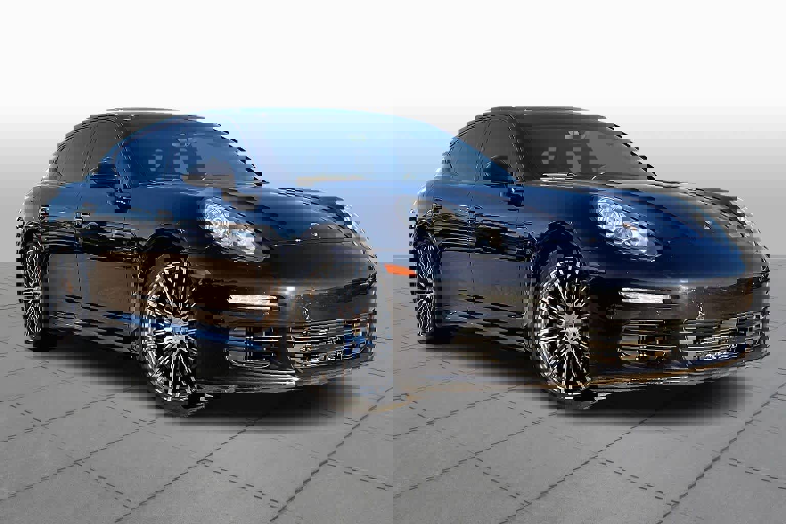 Used 2016 Porsche Panamera S image 4